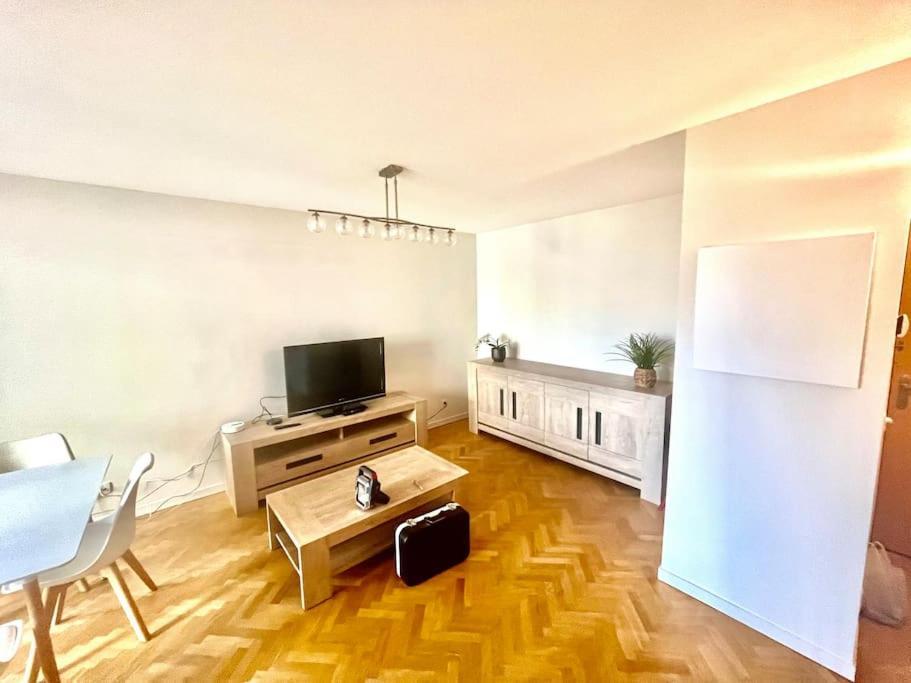 Apartmán Le Sept Avec Parking, Transfert Vaires-sur-Marne Exteriér fotografie